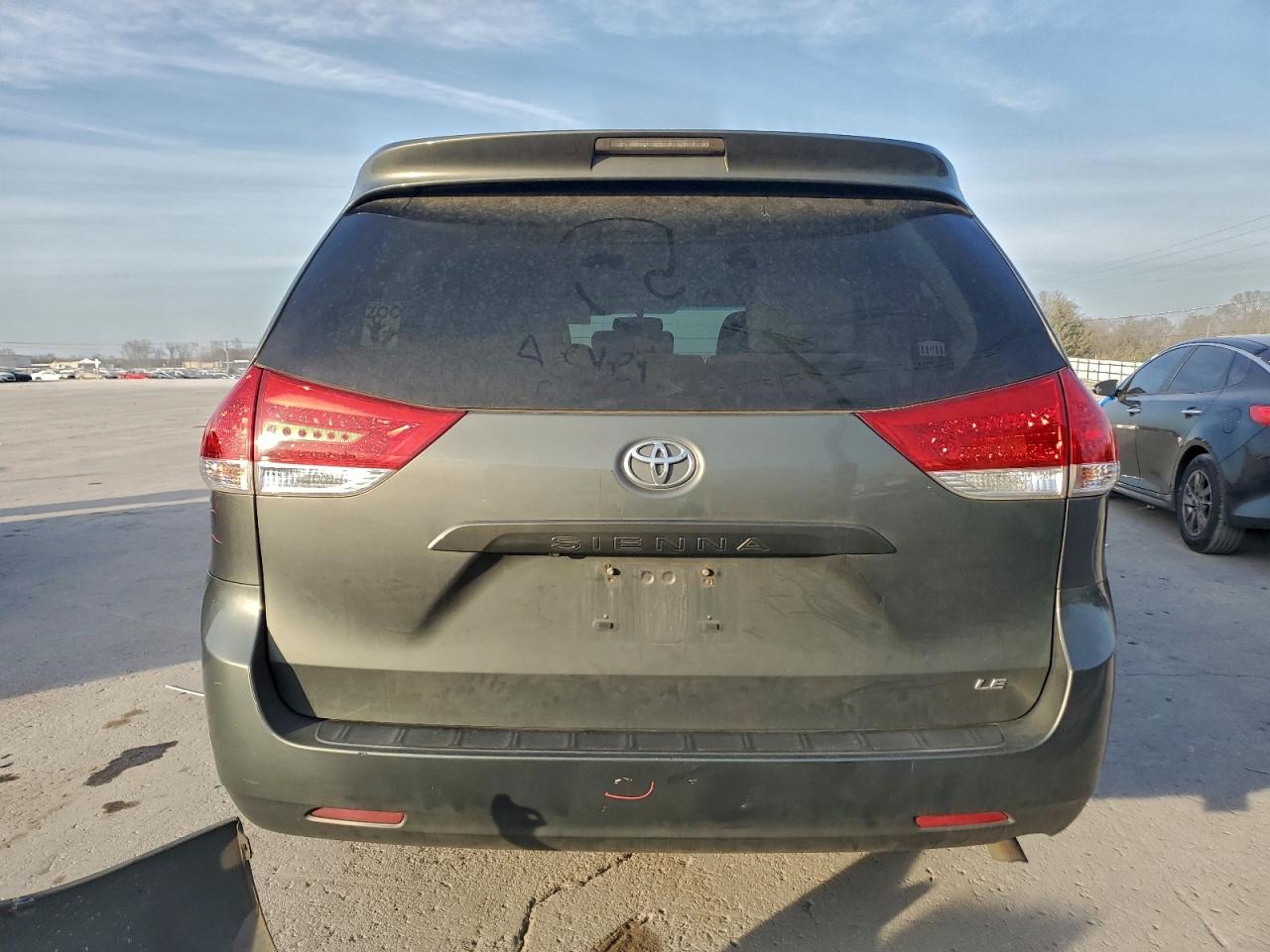 Lot #3315918123 2014 TOYOTA SIENNA LE