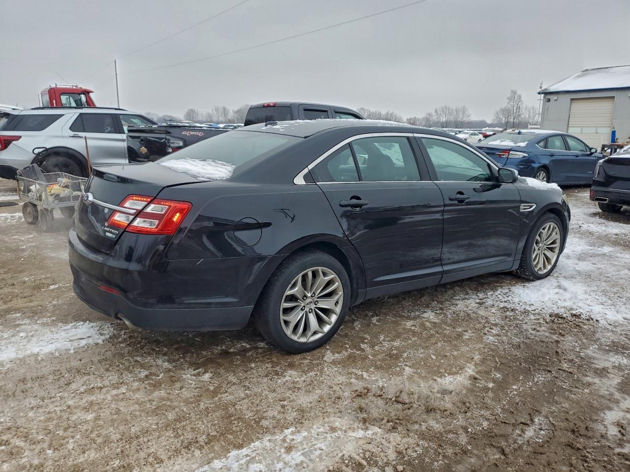 Lot #3308309167 2017 FORD TAURUS LIM