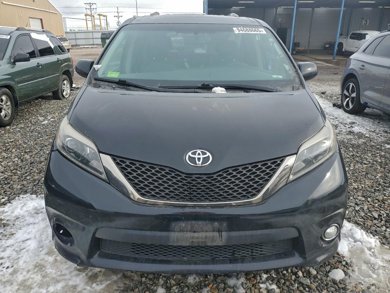 TOYOTA SIENNA SE