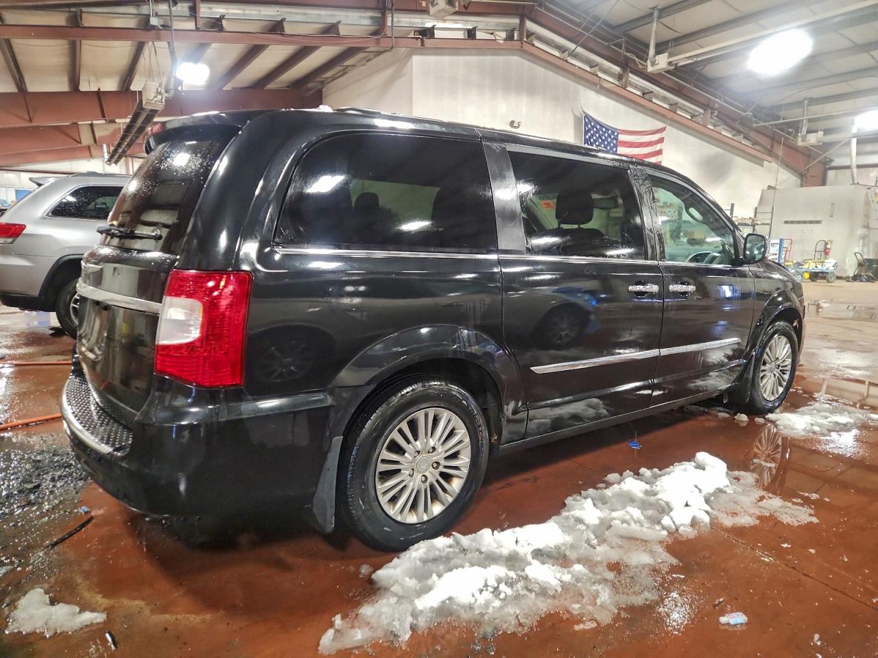 CHRYSLER TOWN & COUNTRY TOURING L