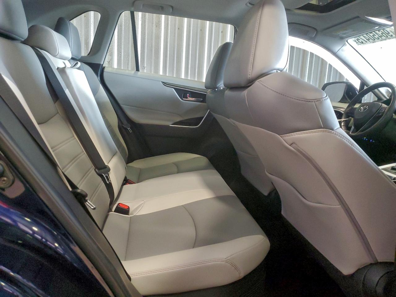 TOYOTA RAV4 XLE PREMIUM