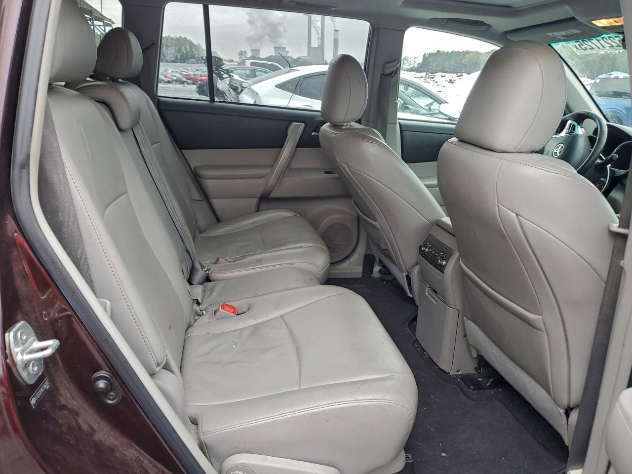 TOYOTA HIGHLANDER BASE