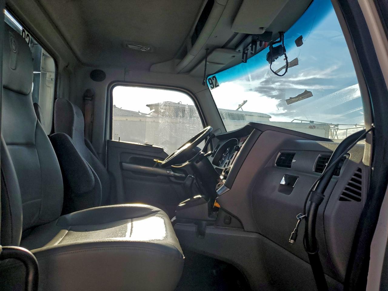 Lot #3317762093 2017 KENWORTH T680