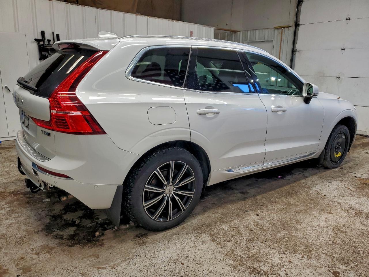 VOLVO XC60 T5 INSCRIPTION