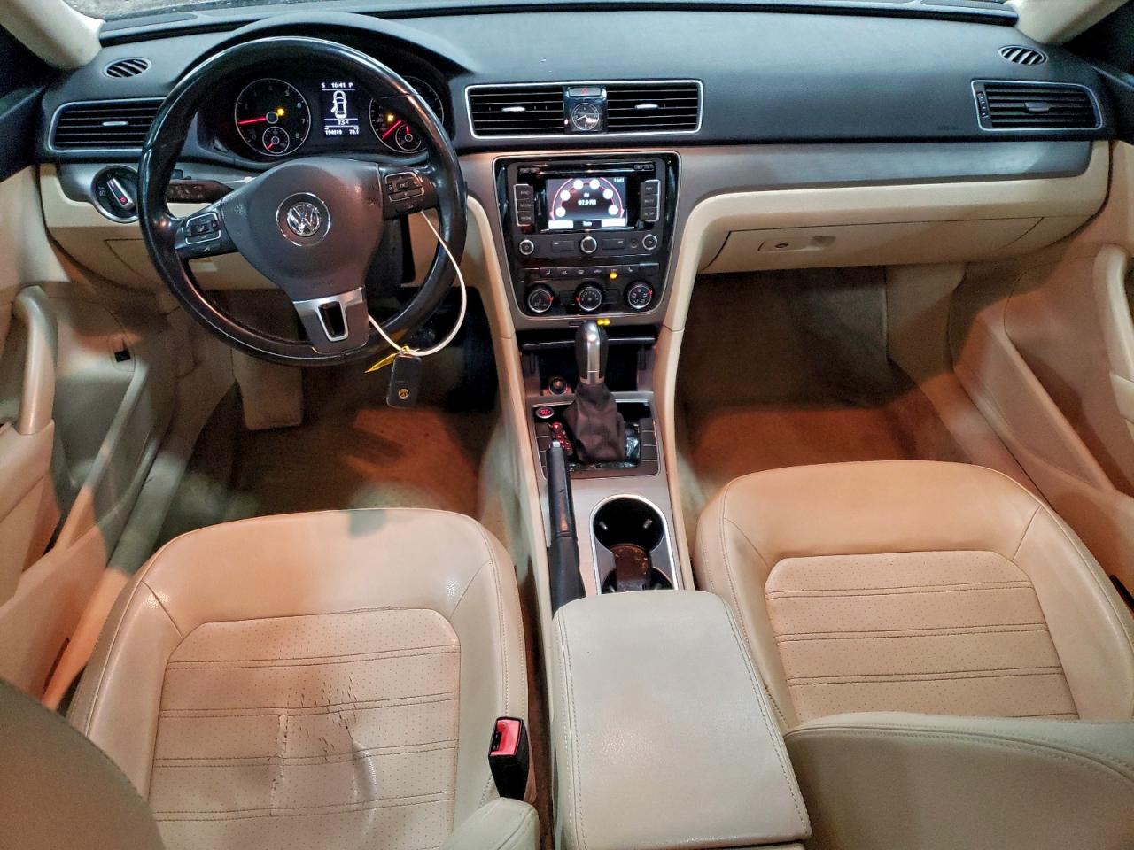 VOLKSWAGEN PASSAT SE