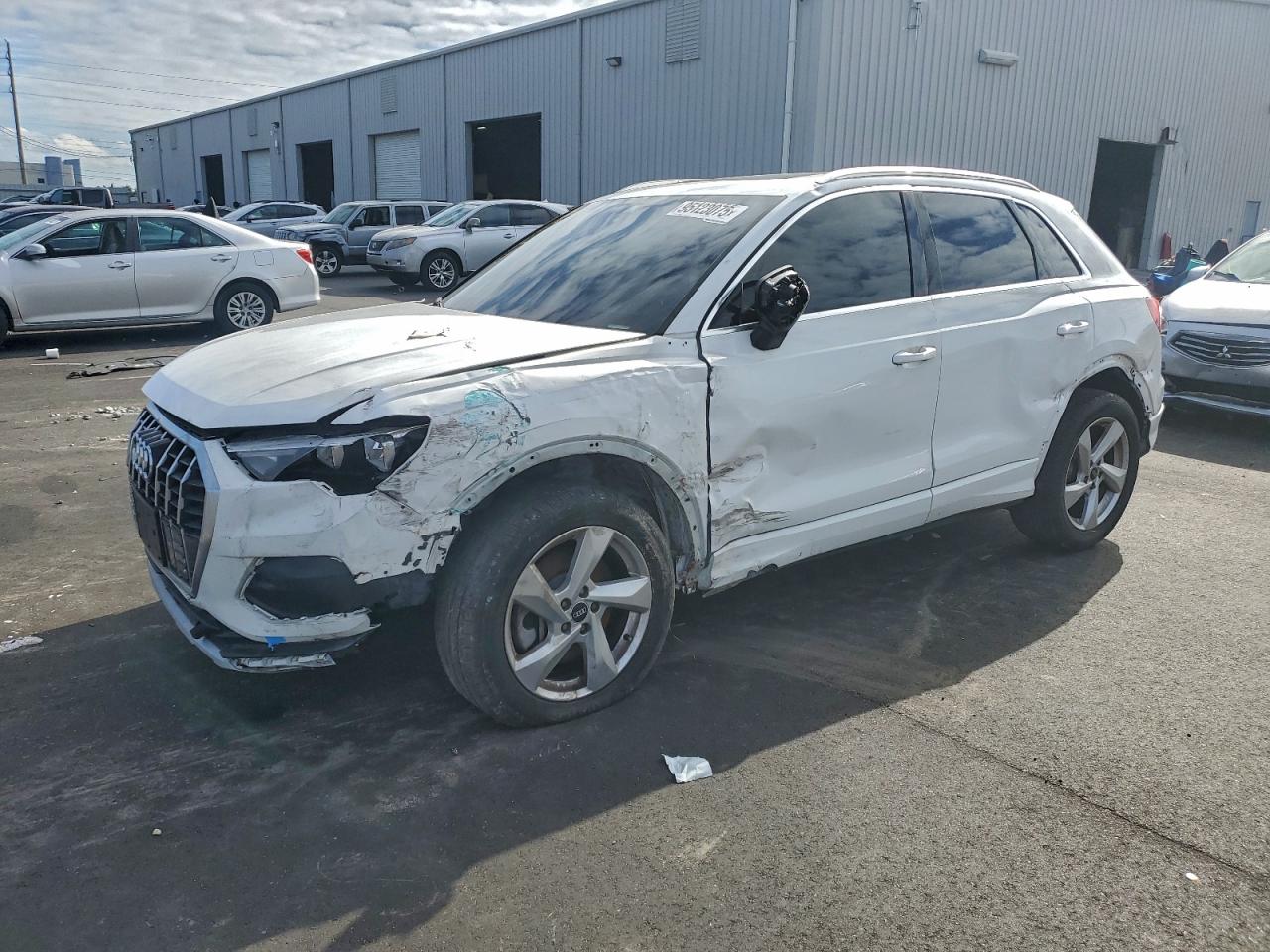 AUDI Q3 PREMIUM 40