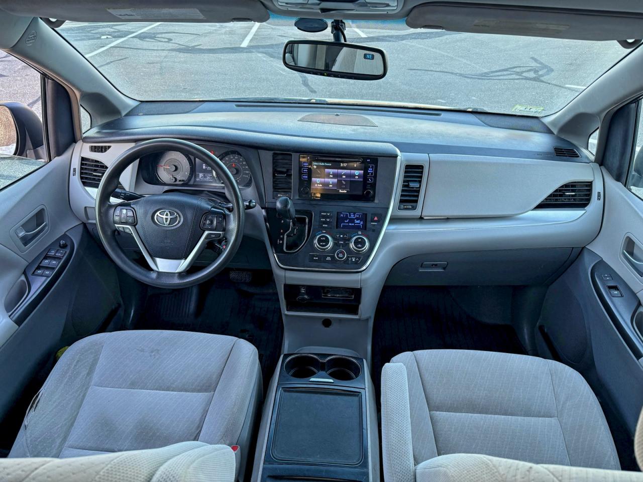 Lot #3316737457 2017 TOYOTA SIENNA LE