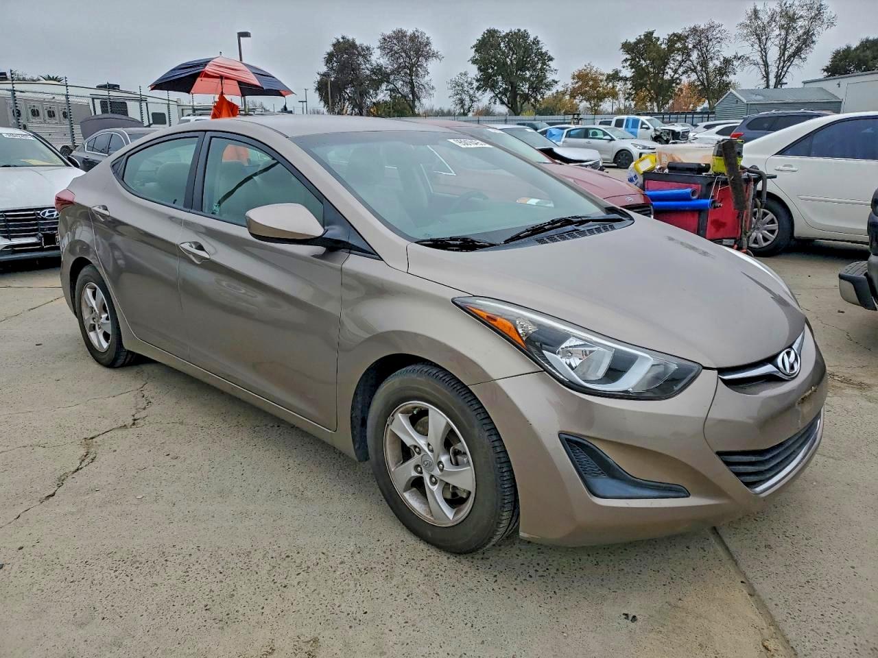 HYUNDAI ELANTRA SE