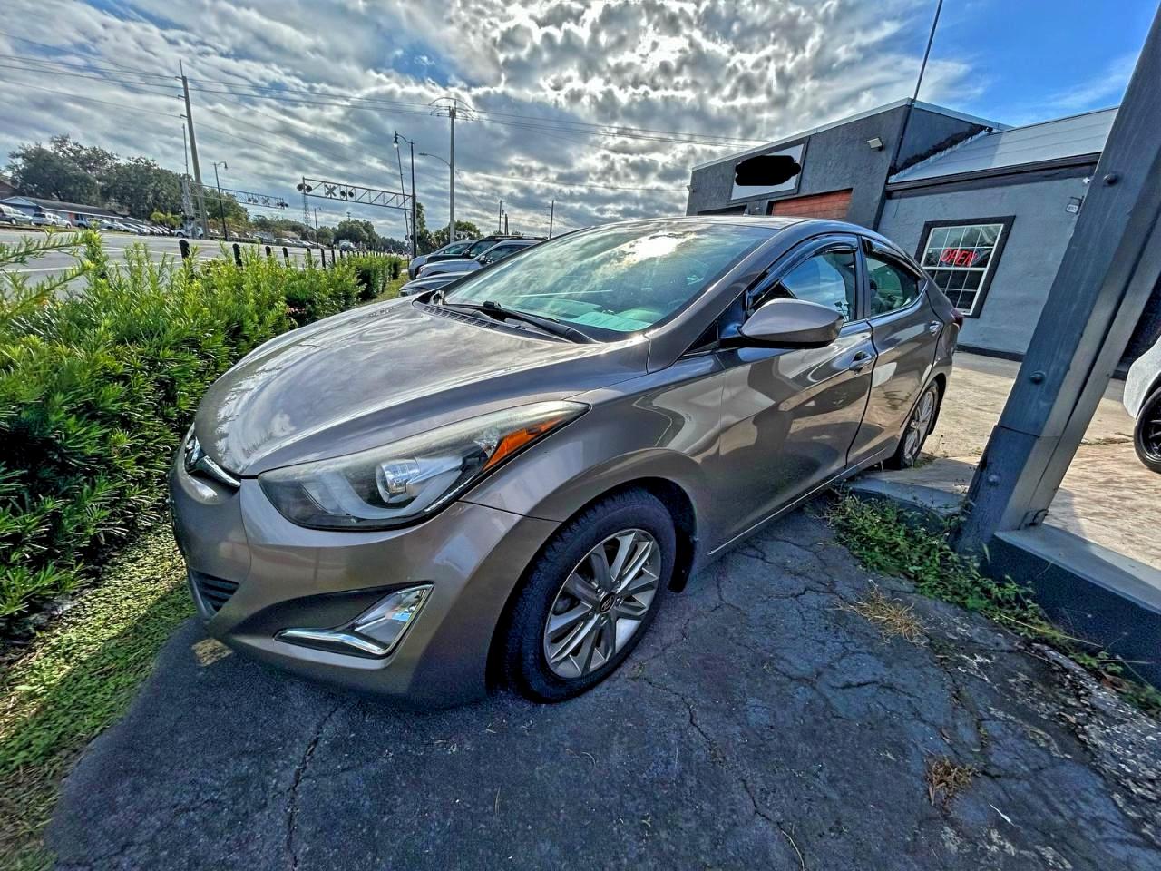 Lot #3310409032 2015 HYUNDAI ELANTRA SE