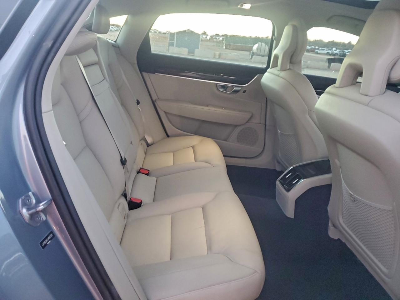 VOLVO S90 T5 MOMENTUM