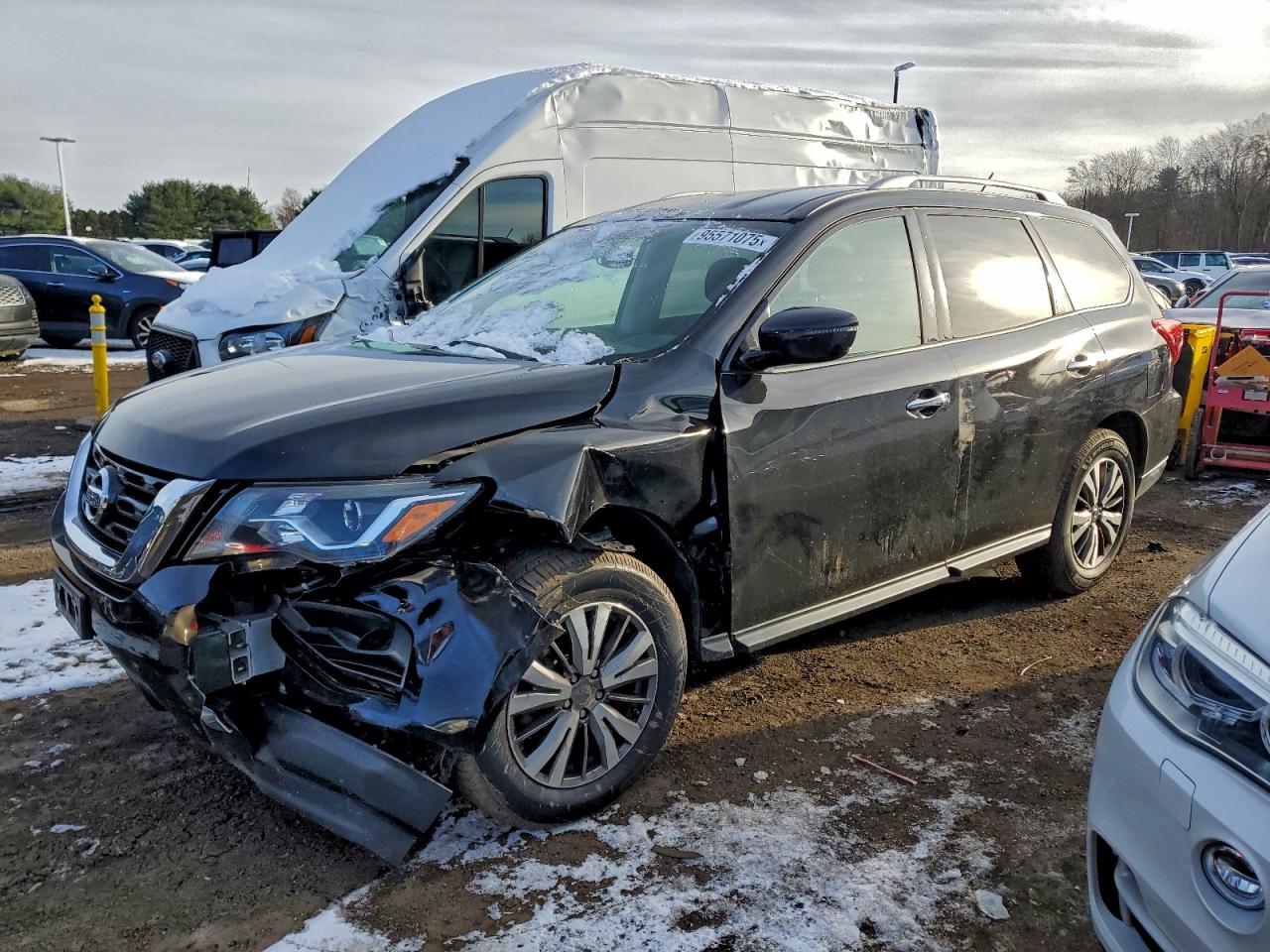 Lot #3311746723 2017 NISSAN PATHFINDER