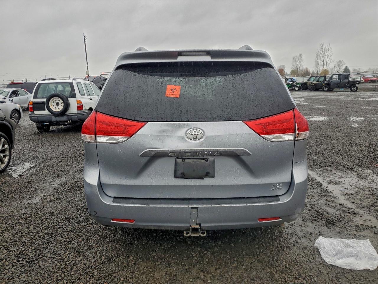 TOYOTA SIENNA XLE