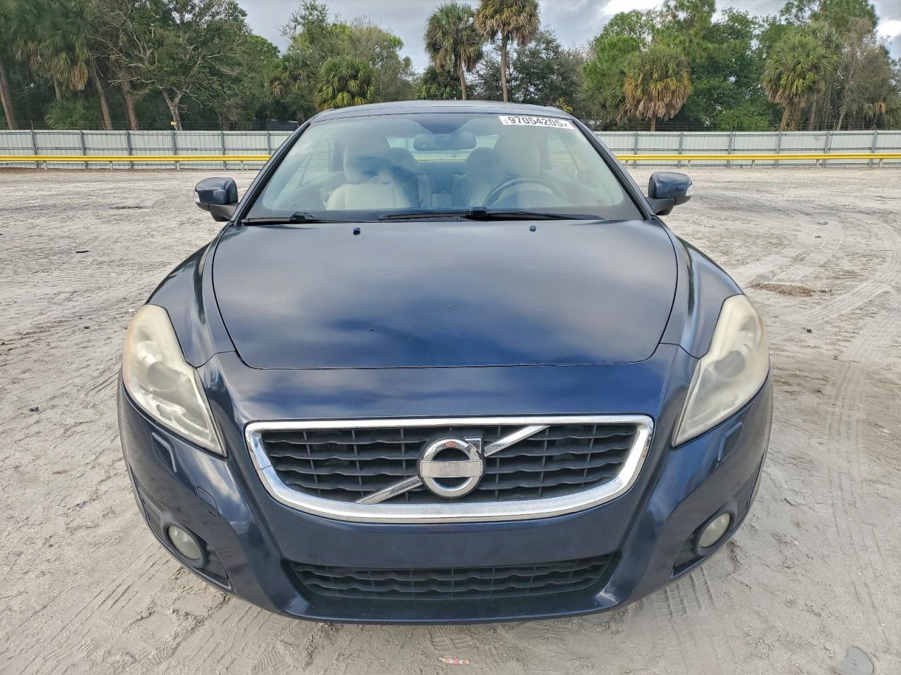 Lot #3317755099 2012 VOLVO C70