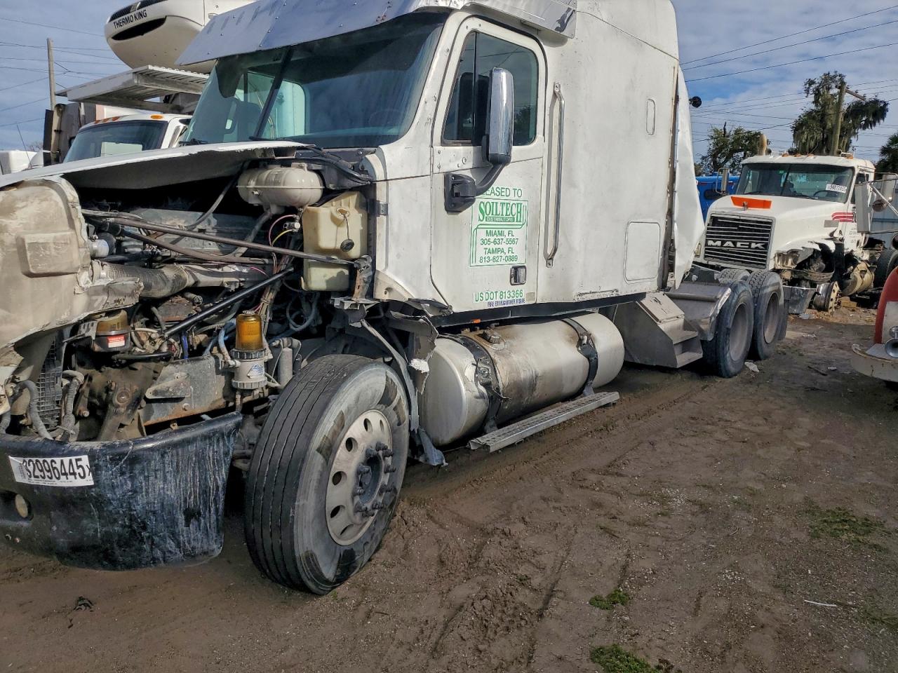 Lot #3308381286 2003 FREIGHTLINER COLUMBIA