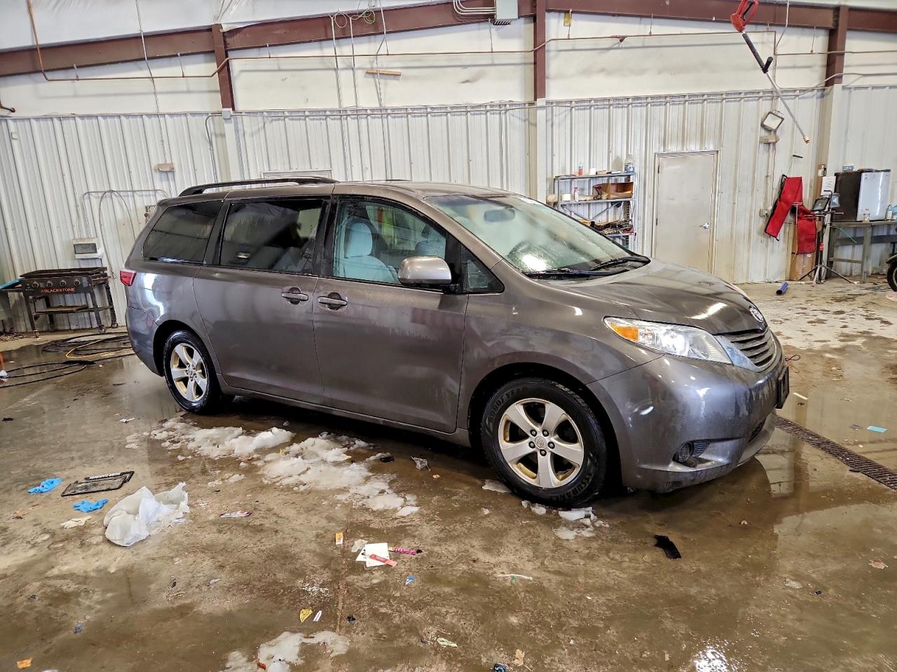 Lot #3304643941 2016 TOYOTA SIENNA LE