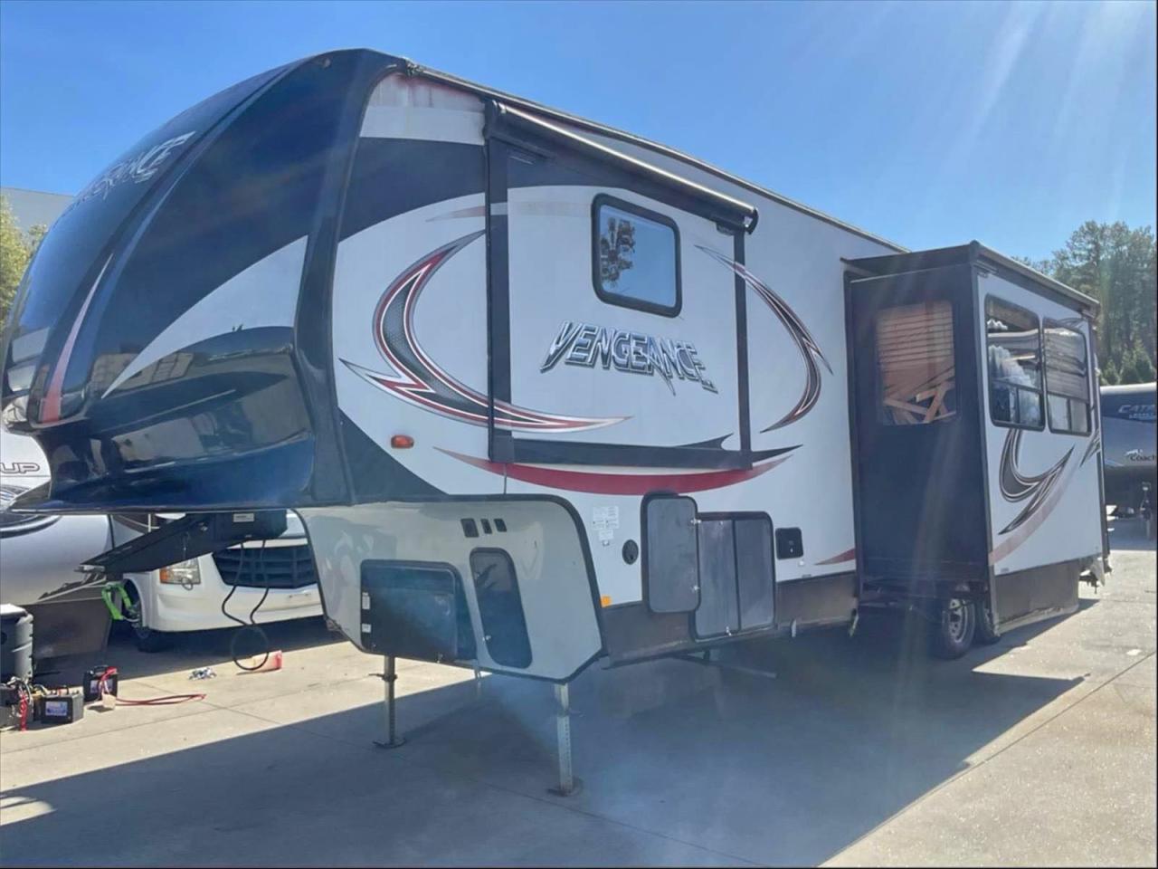 Lot #3310416975 2015 VENGEANCE 311A13