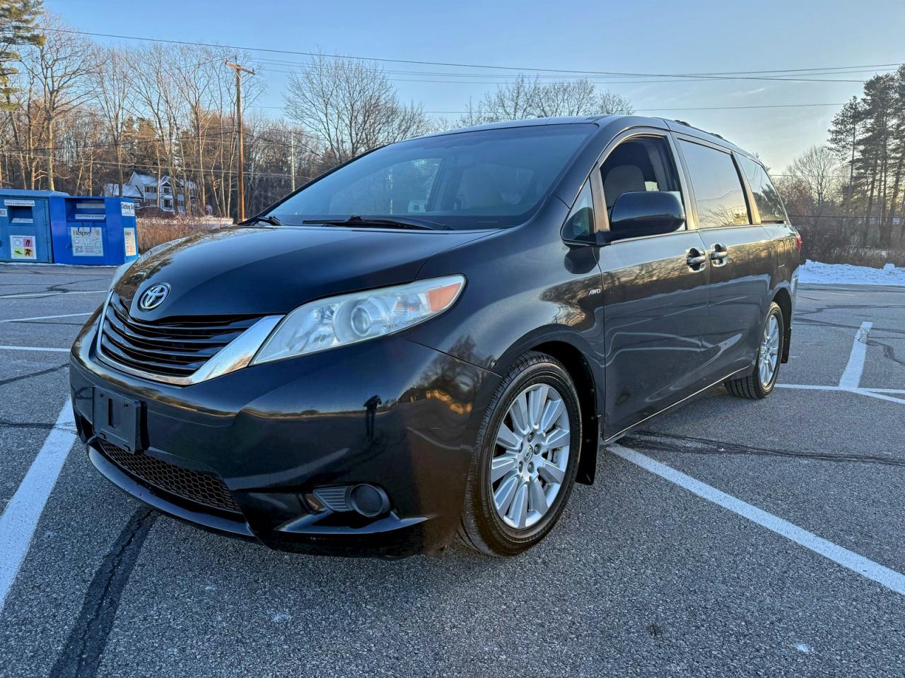 Lot #3316737457 2017 TOYOTA SIENNA LE