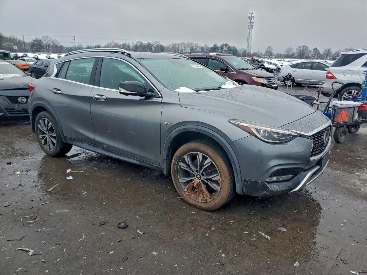 INFINITI QX30 BASE