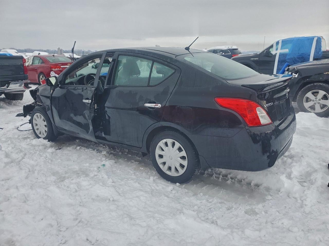 NISSAN VERSA S