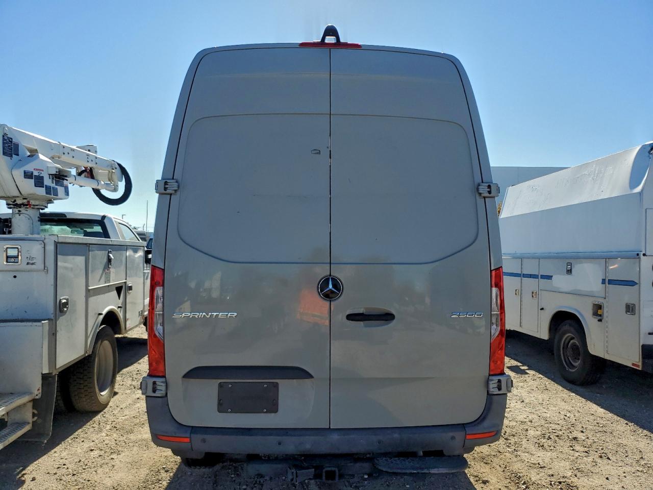 MERCEDES-BENZ SPRINTER 2500