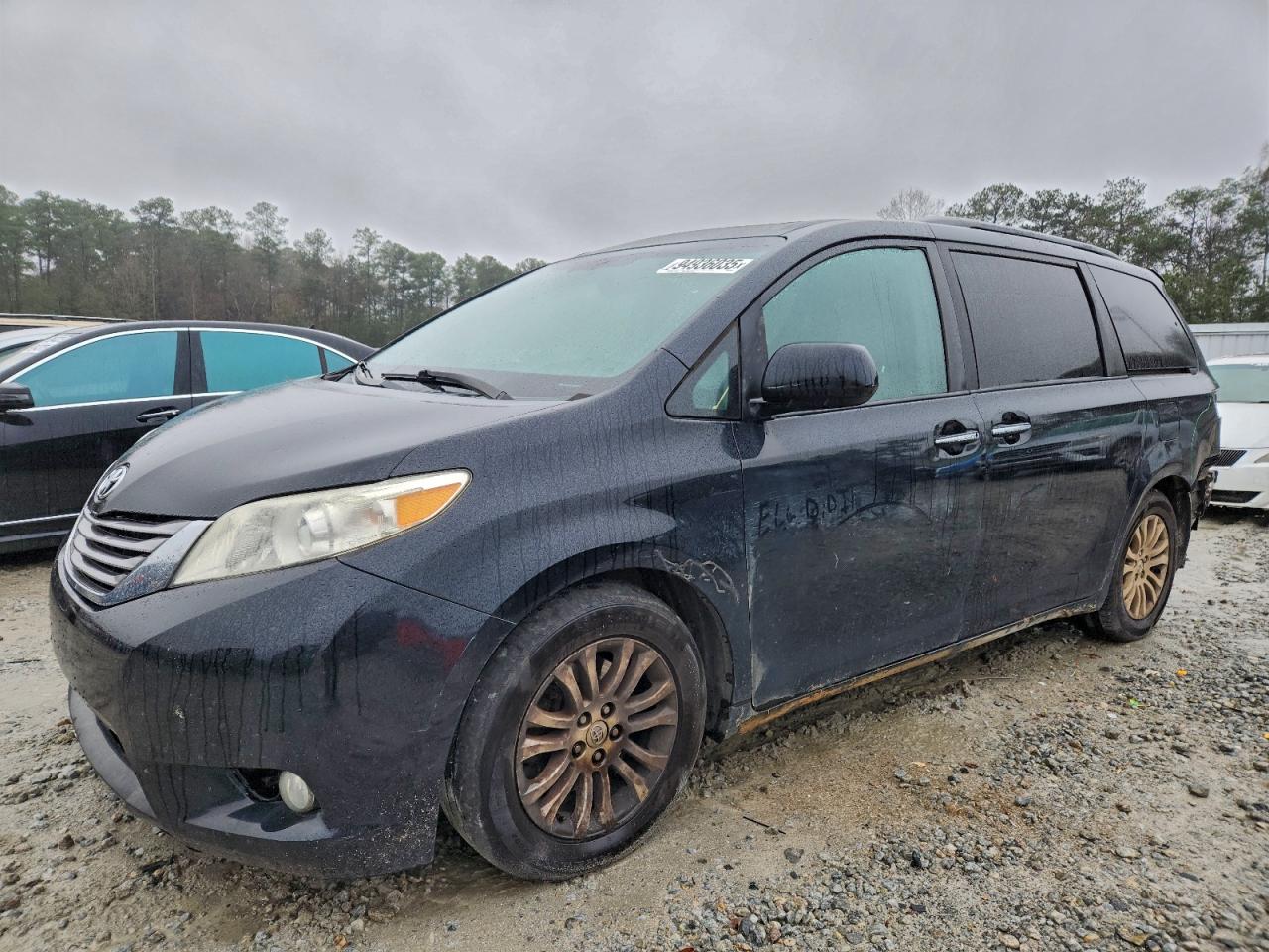 TOYOTA SIENNA XLE