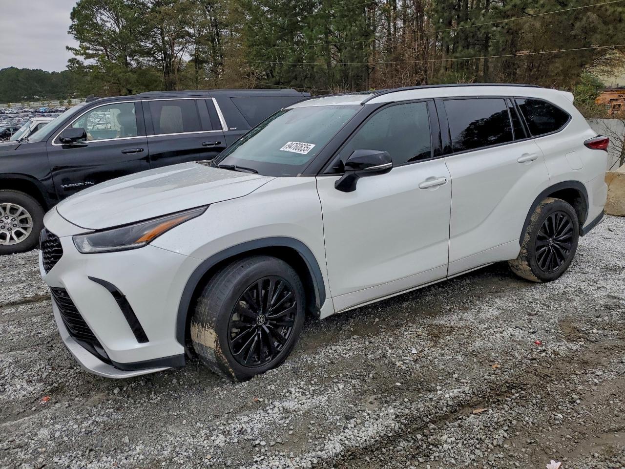 Lot #3304612442 2023 TOYOTA HIGHLANDER