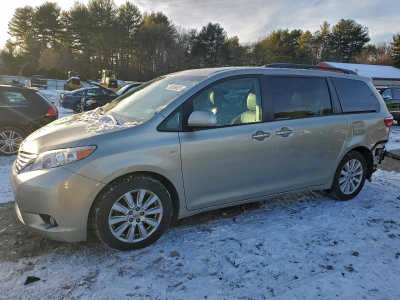 2017 TOYOTA SIENNA XLE #3319034287