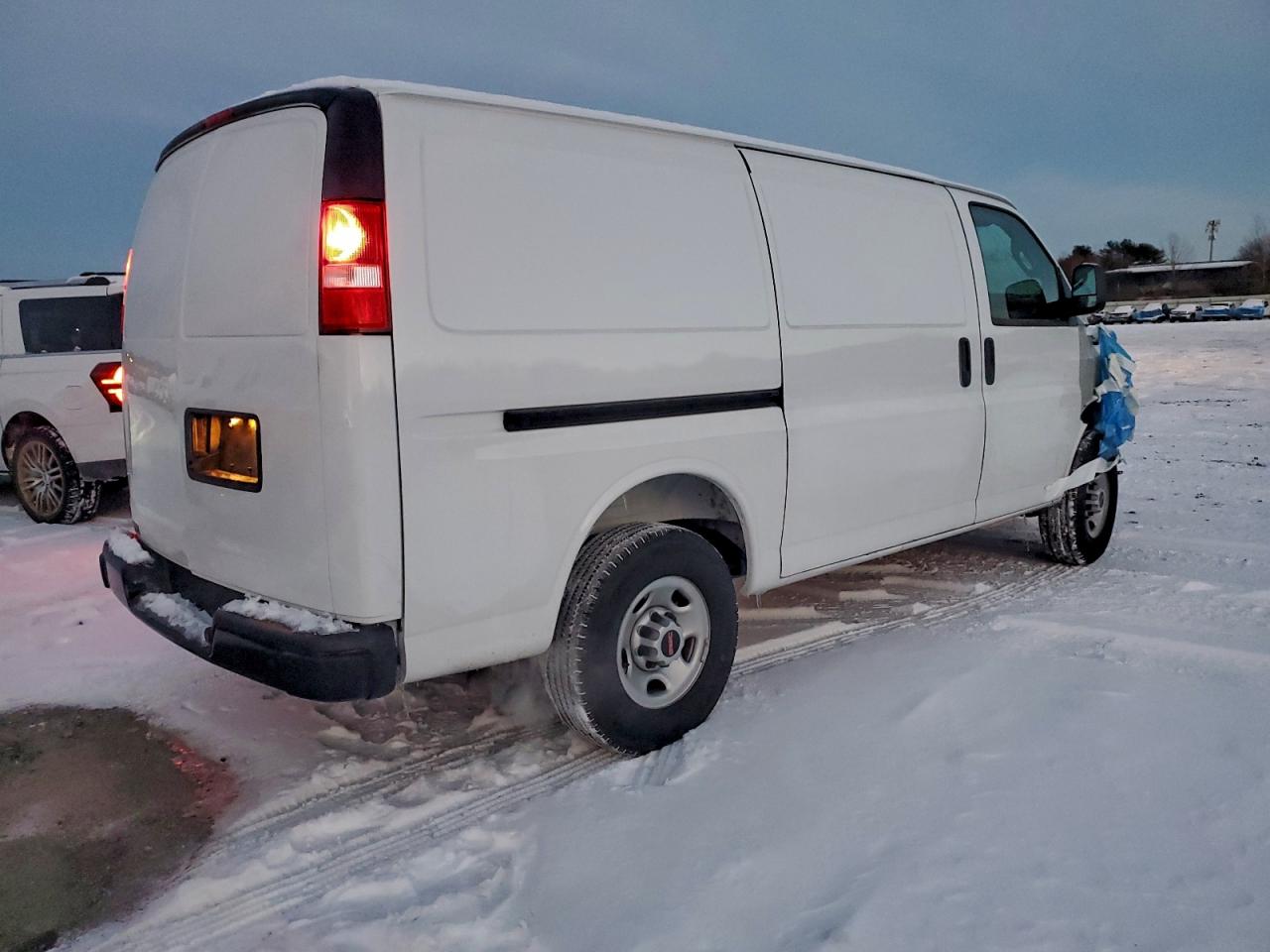 Lot #3319165519 2025 GMC SAVANA G25