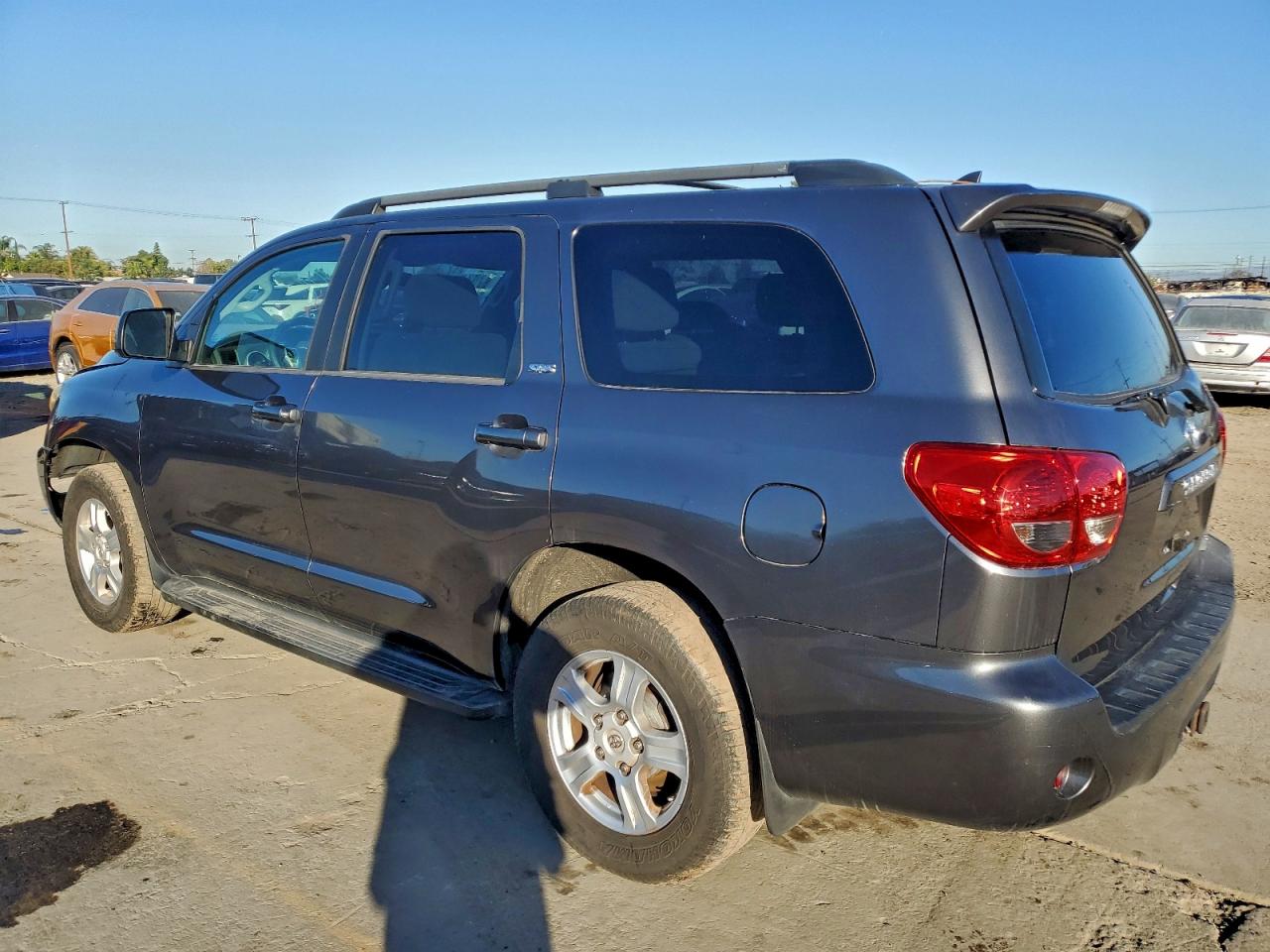 TOYOTA SEQUOIA SR5