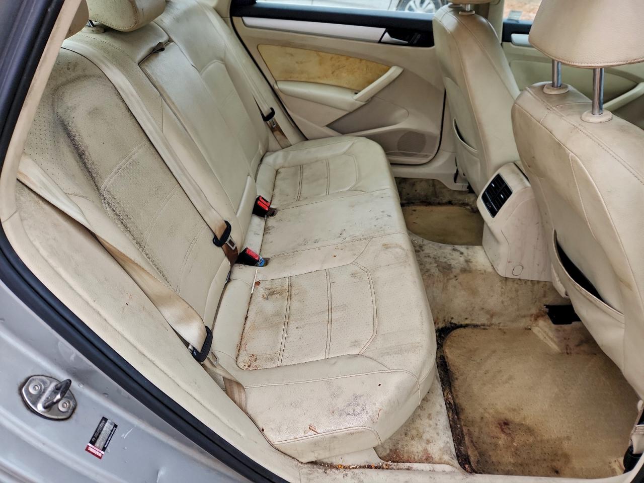 VOLKSWAGEN PASSAT SE