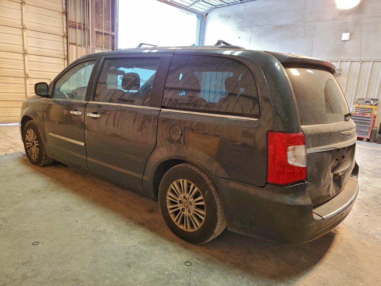 CHRYSLER TOWN & COUNTRY LIMITED