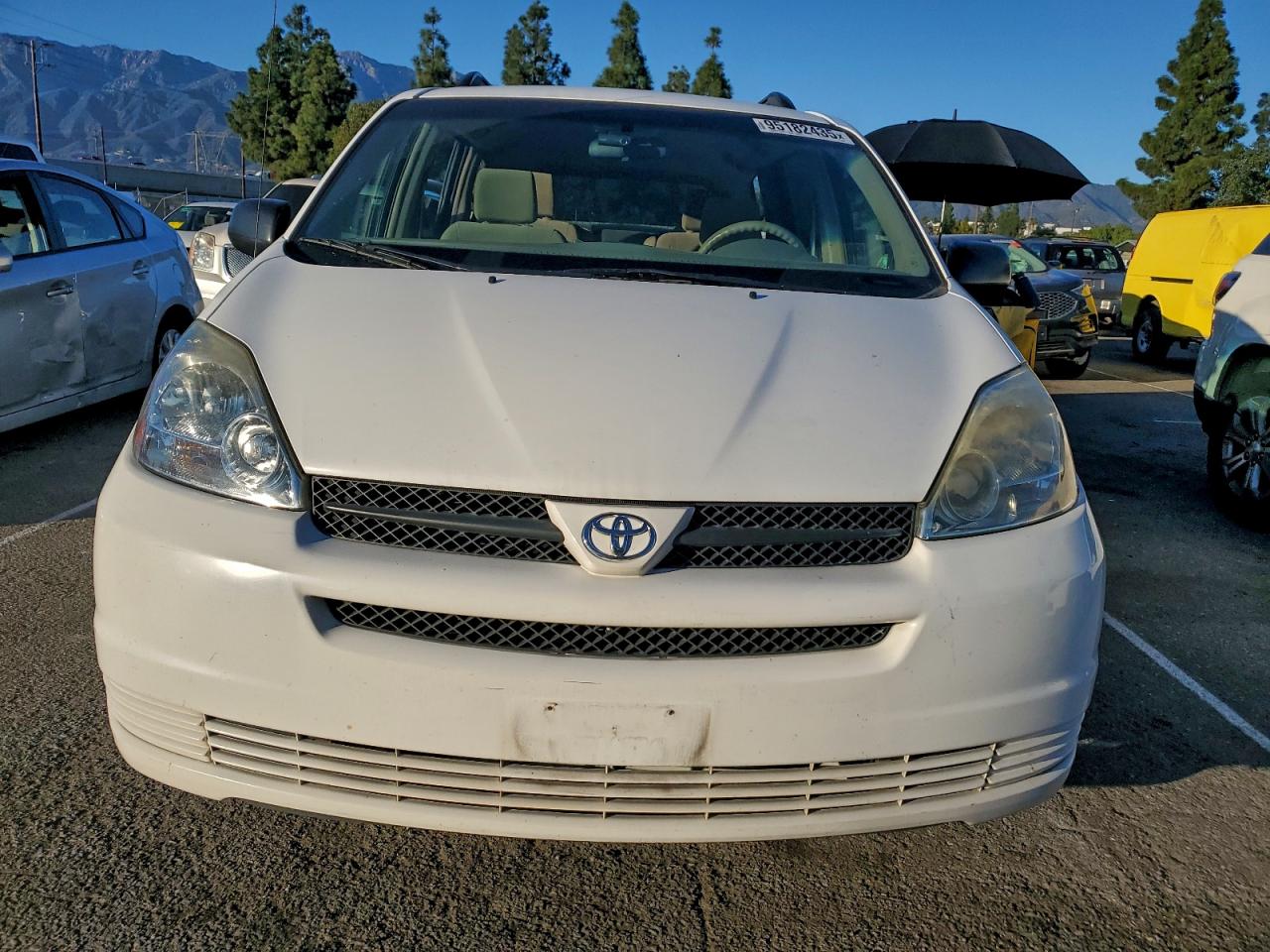 Lot #3311840191 2004 TOYOTA SIENNA CE