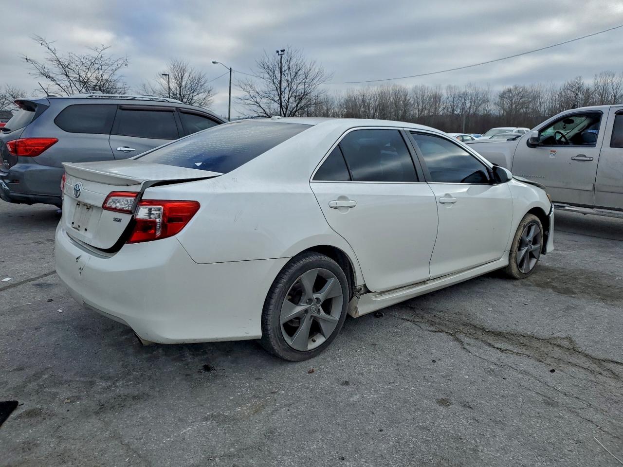 TOYOTA CAMRY BASE