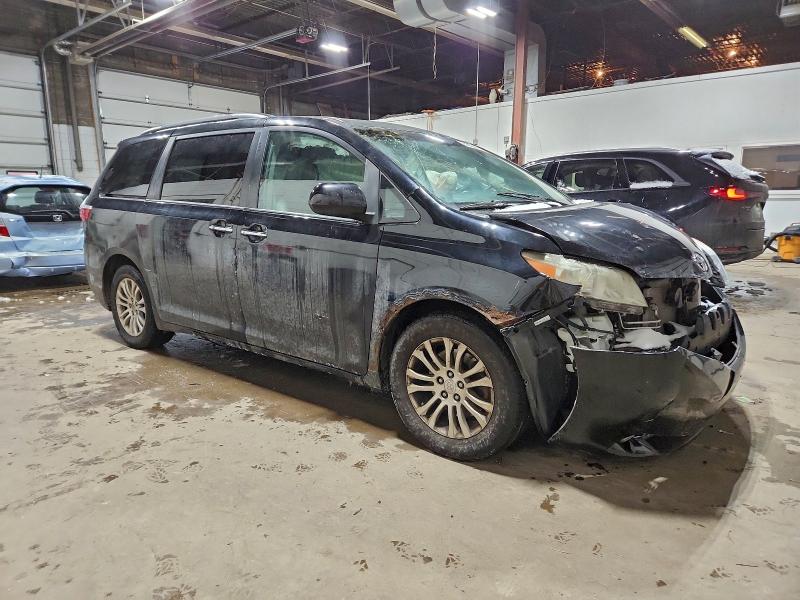 2015 TOYOTA SIENNA XLE #3305472067