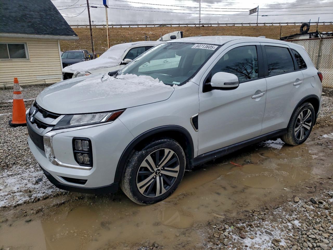 MITSUBISHI OUTLANDER SE