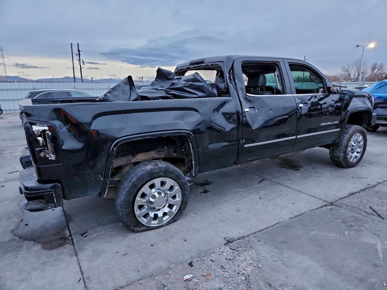 GMC SIERRA K2500 DENALI