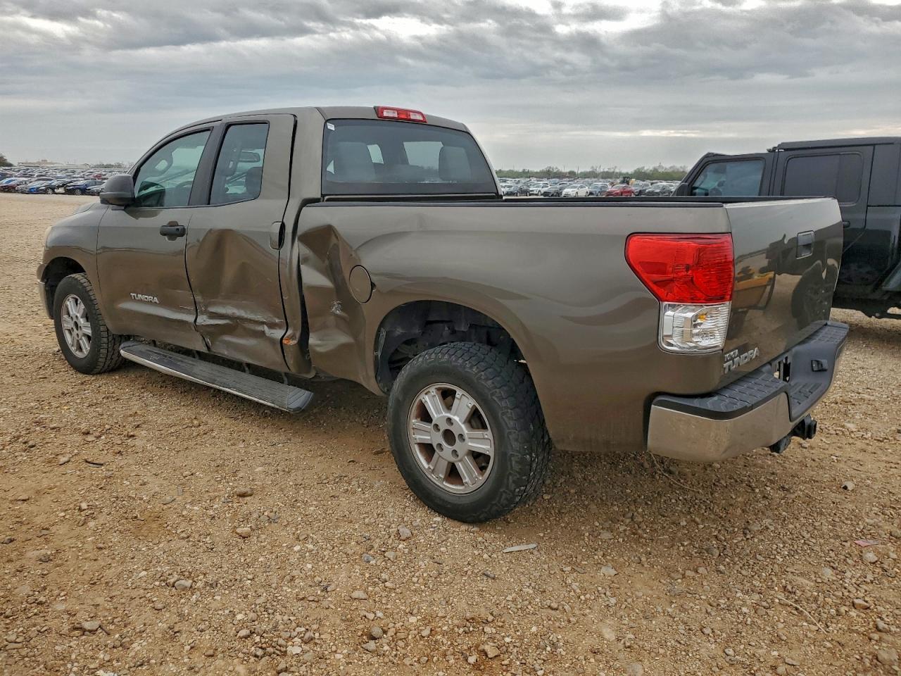 TOYOTA TUNDRA DOUBLE CAB SR5