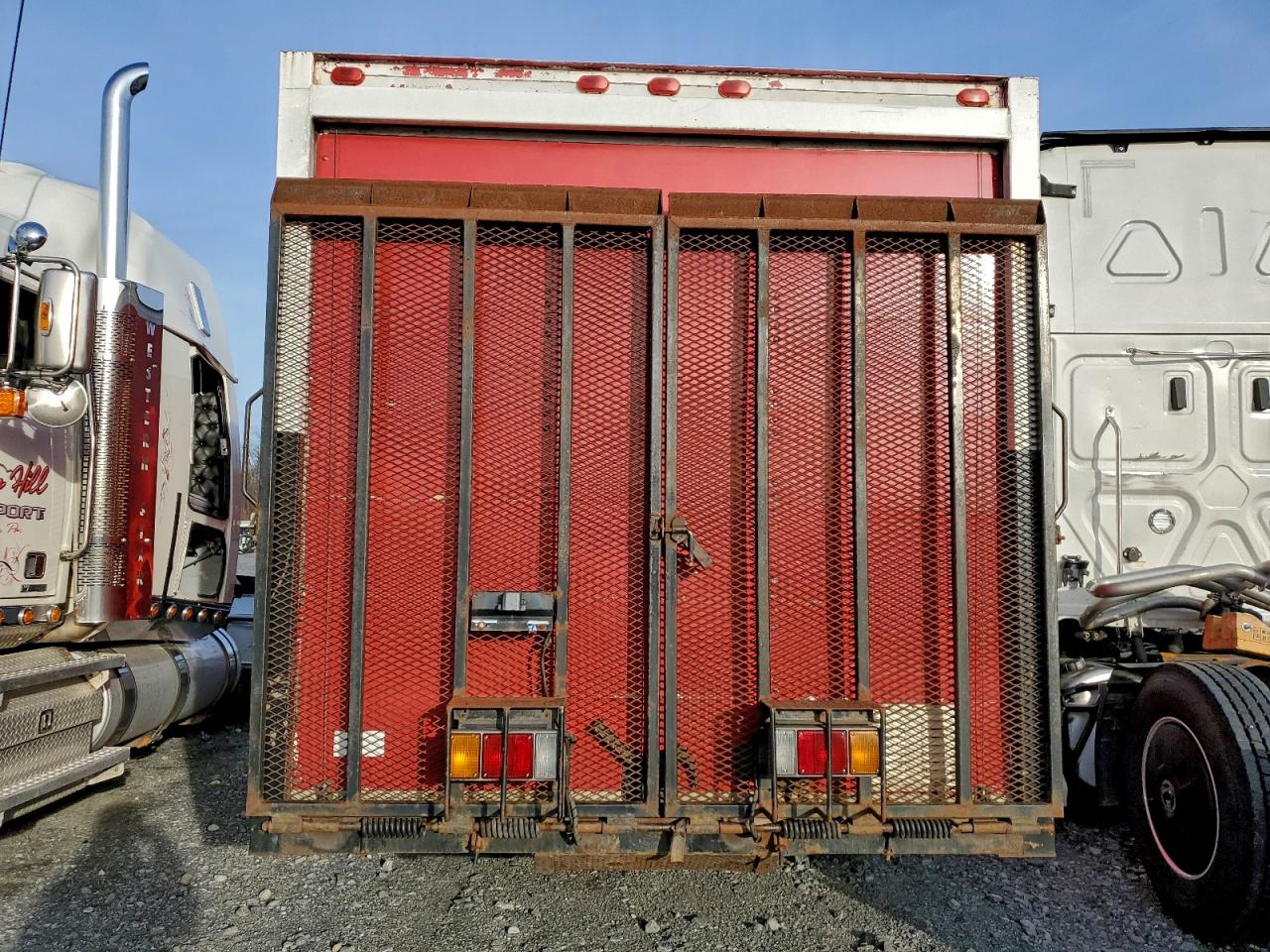 Lot #3305344337 2012 ISUZU NPR