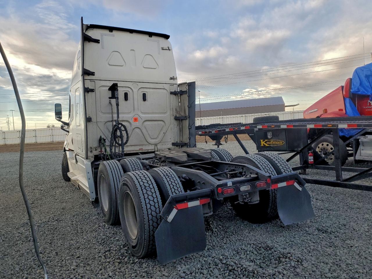 Lot #3319074260 2023 FREIGHTLINER CASCADIA 1