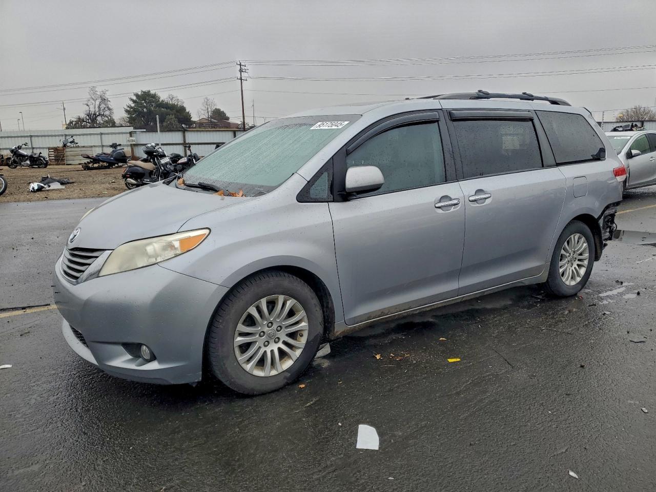 TOYOTA SIENNA XLE