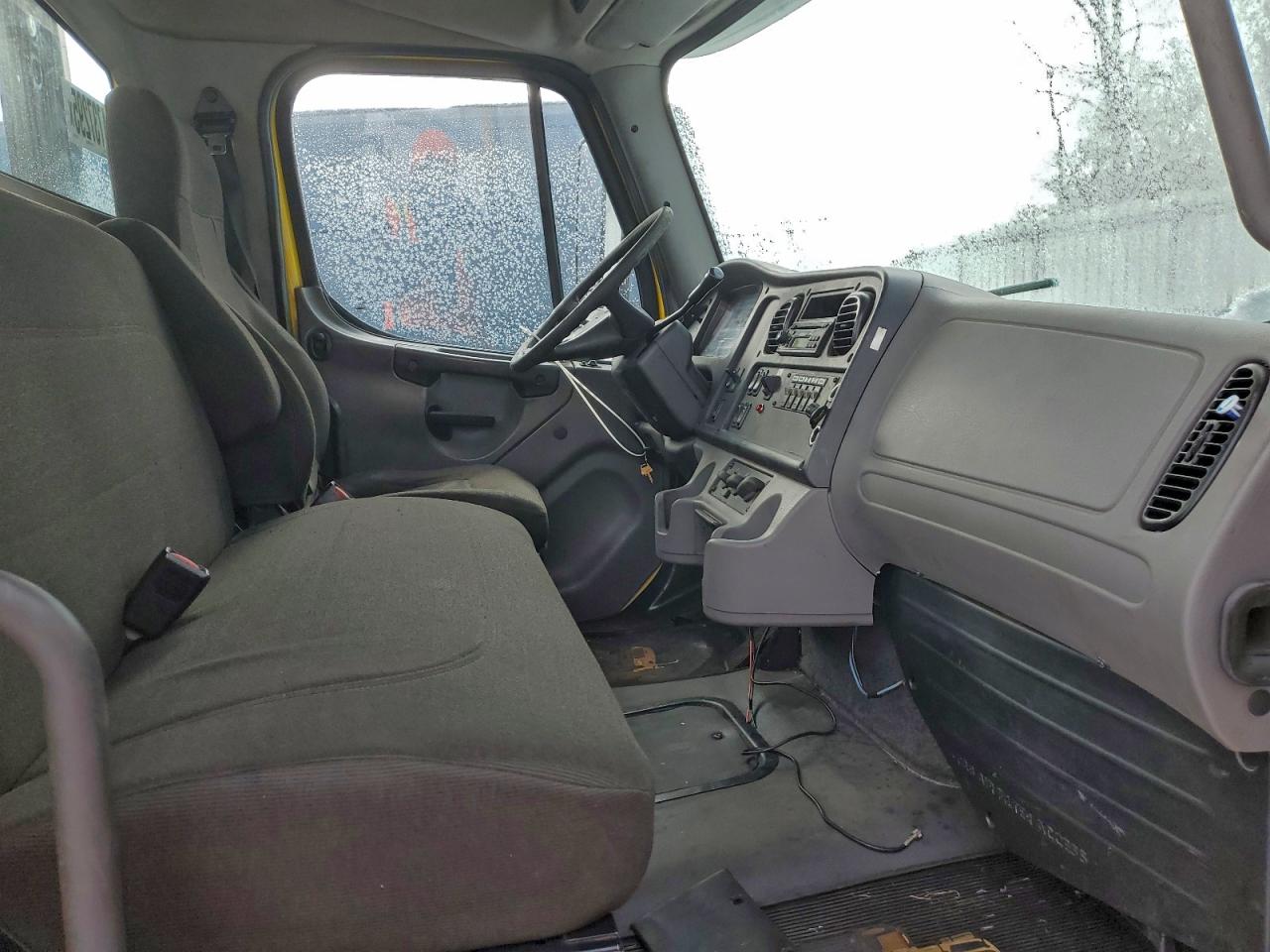 Lot #3309640151 2007 FREIGHTLINER M2 106 MED