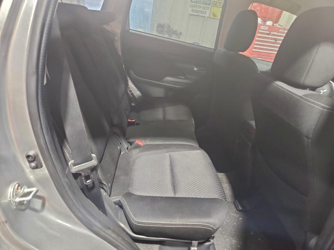 MITSUBISHI OUTLANDER SE