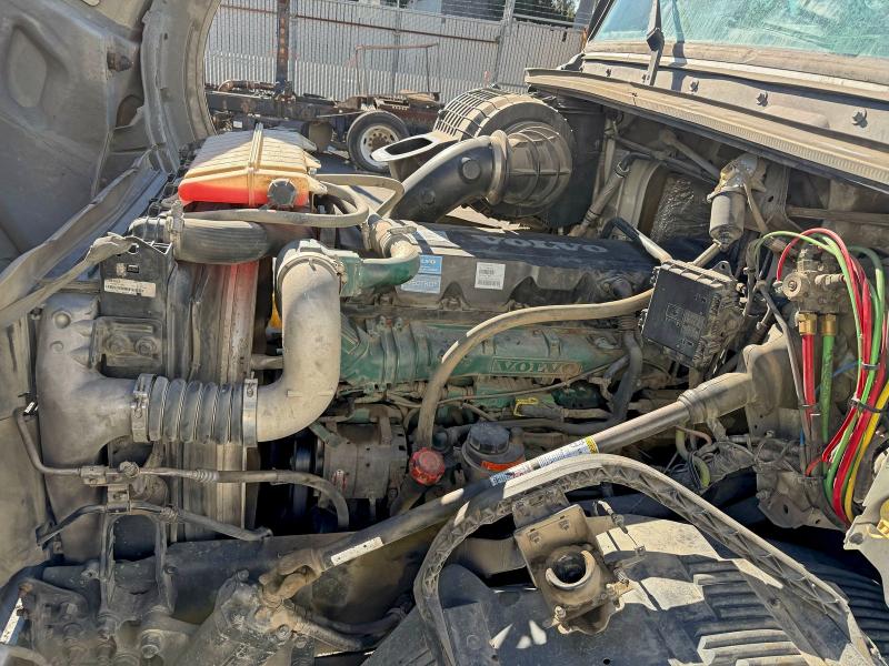 2014 VOLVO VN VNL #3305728725