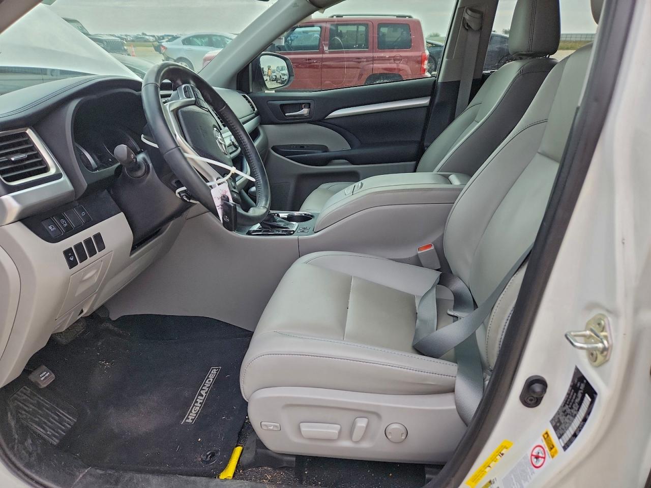 TOYOTA HIGHLANDER SE