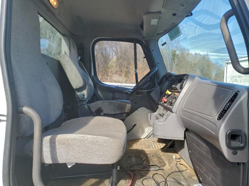 2016 FREIGHTLINER M2 106 MED #3312671207