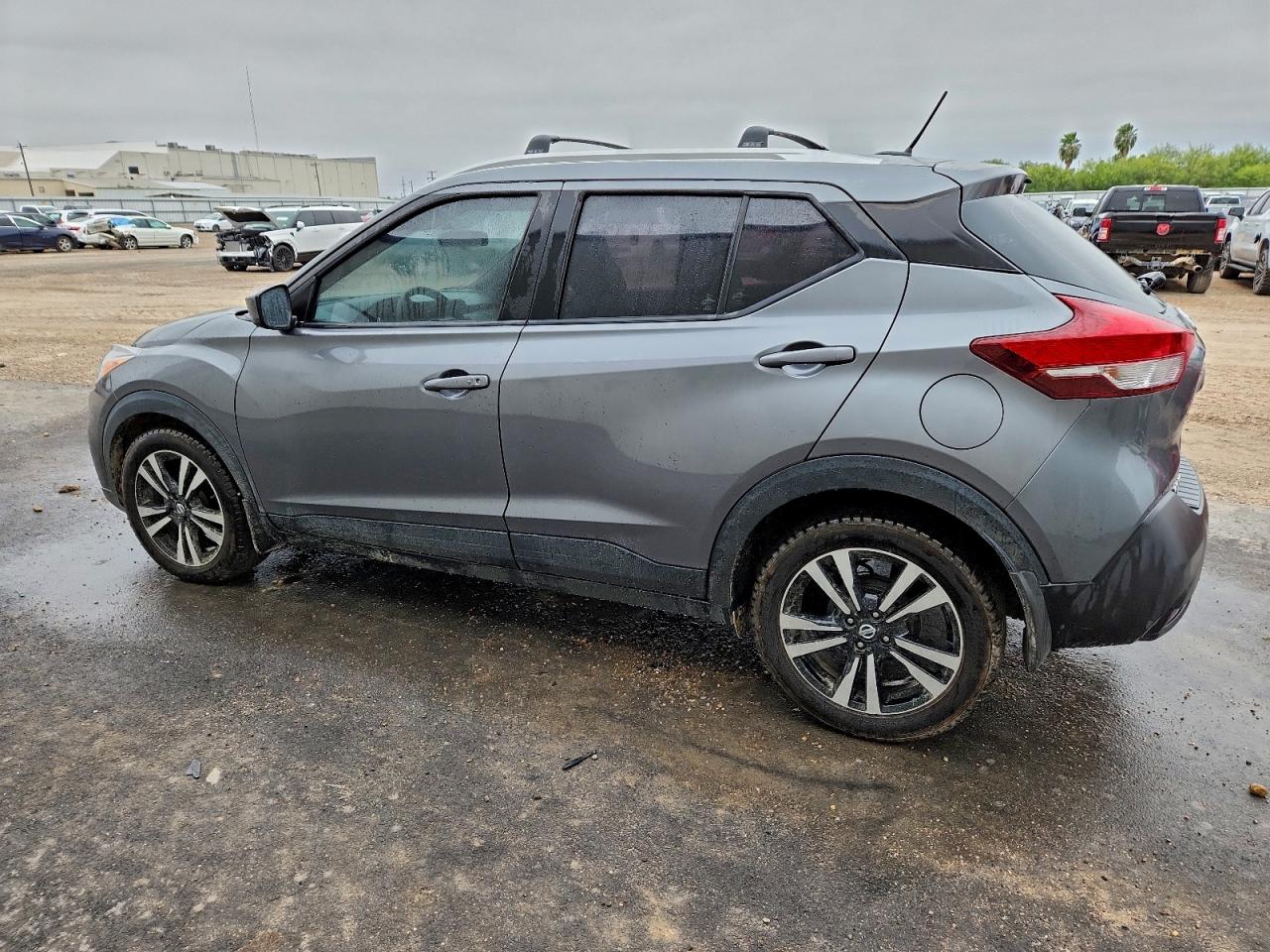 NISSAN KICKS S