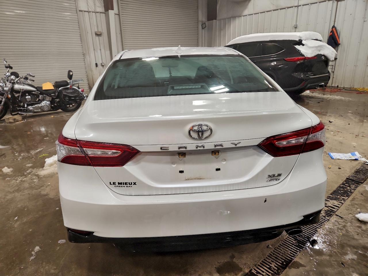 TOYOTA CAMRY XLE