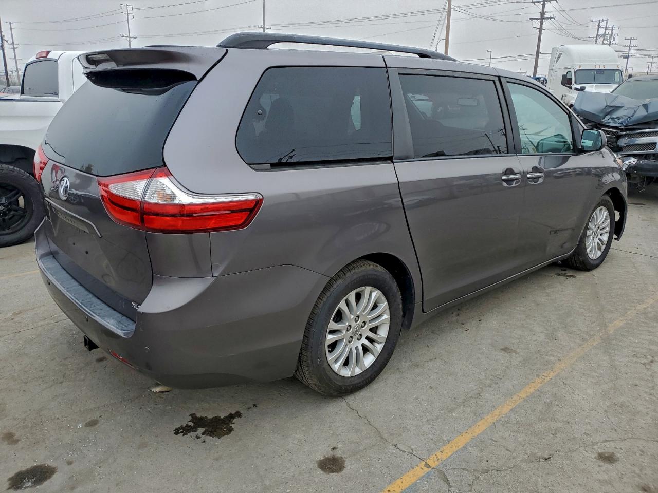 Lot #3315712361 2015 TOYOTA SIENNA XLE