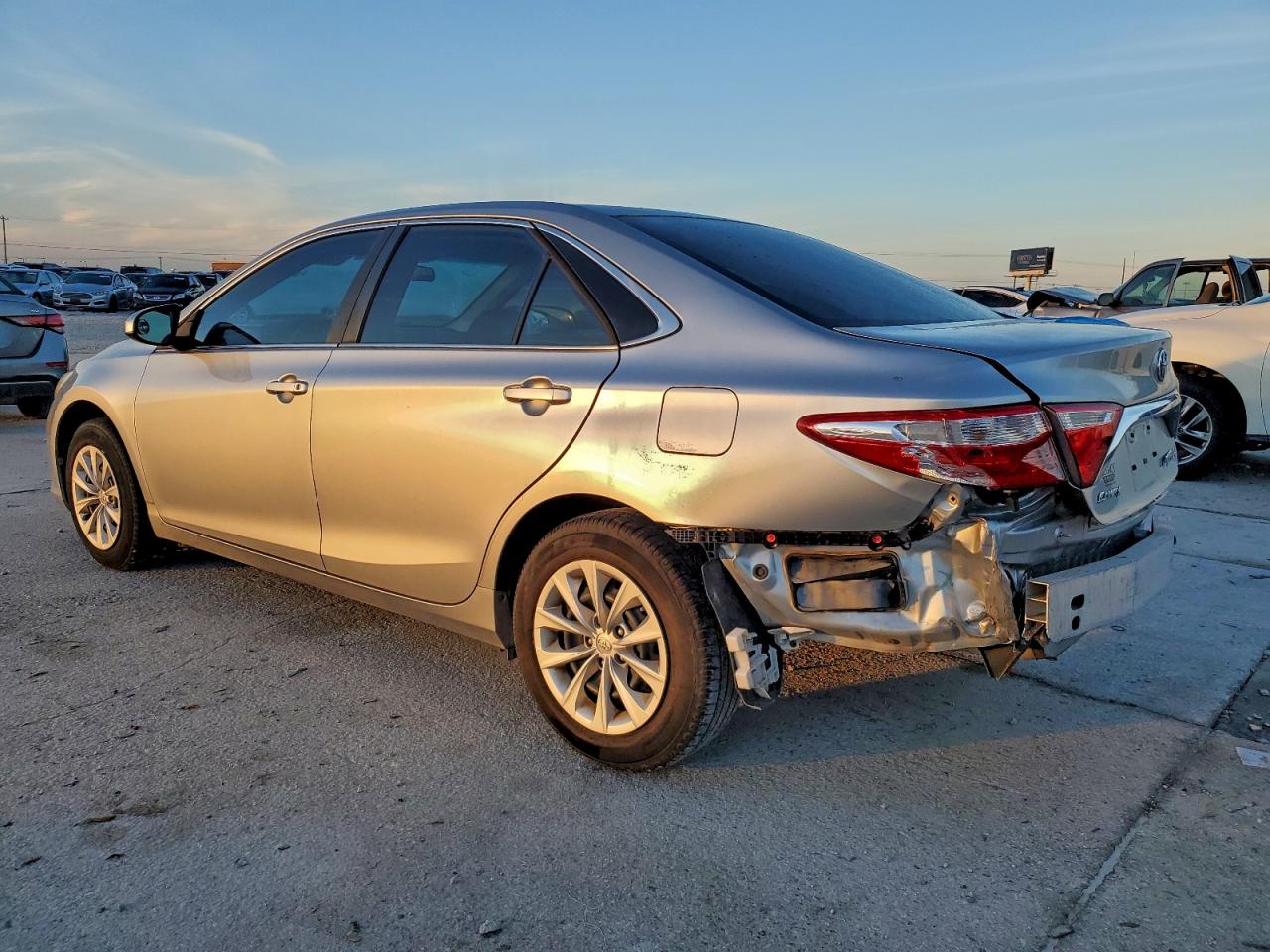 TOYOTA CAMRY LE