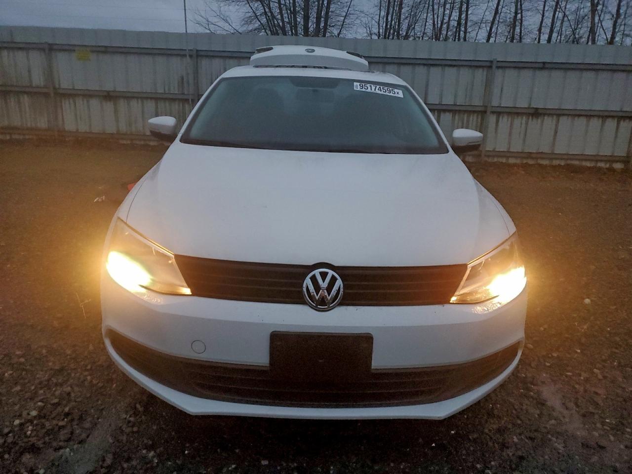 VOLKSWAGEN JETTA SE